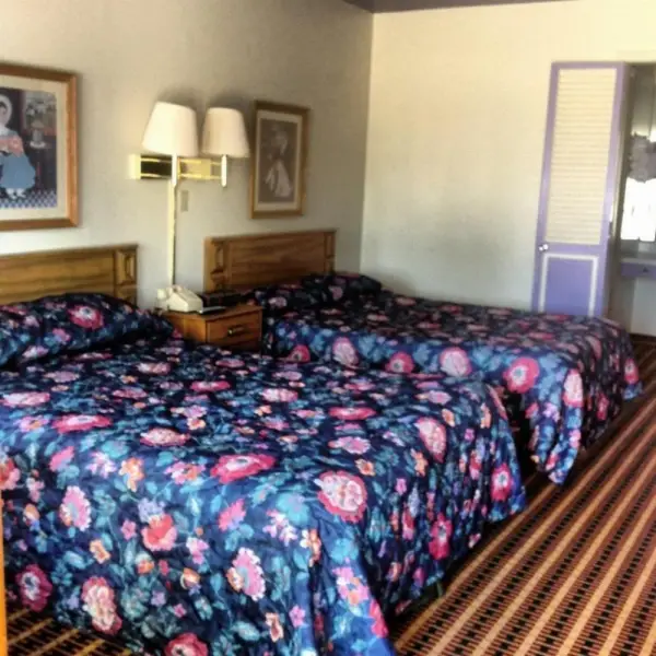 Relax Inn - Shelby 10