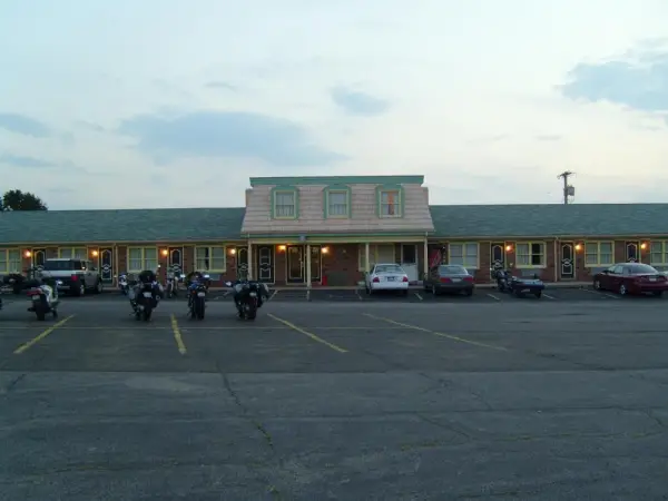 Relax Inn - Shelby 4