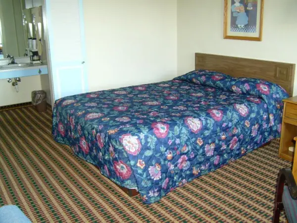 Relax Inn - Shelby 7
